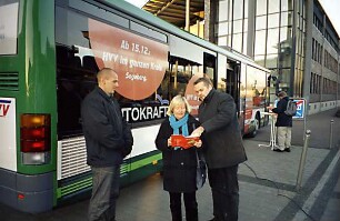 Hamburger Verkehrsverbund: Informationsveranstaltung zur Eingliederung des gesamten Kreises in das HVV-Gebiet vor dem Gebäude F (Mommsenstraße 14)