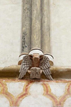 Dienstbündelkonsole mit Stier als Evangelistensymbol