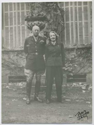 General George S. Patton und Marlene Dietrich (Nancy, Oktober 1944) (Archivtitel)