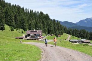 Waidring - Alpenlandschaft : Berggipfel der Tiroler Alpen bei Waidring, aufgenommen 2008