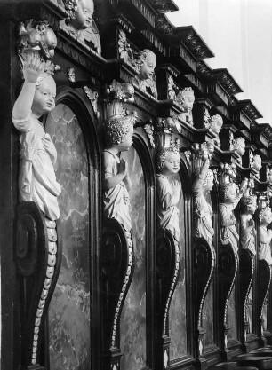 Chorgestühl : Chorgestühl. Holz, geschnitzt (1611; J. Bendl). Leutkirch im Allgäu, Schloß Zeil, Pfarrkirche St. Maria