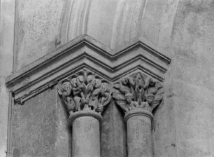 Linkes Fensterkapitell: Sechs Apostel