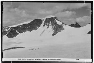 Stubaier Alpen. Windacher Daunkogel (3363 Meter) und Wütenkarferner, rechts Warenkarscharte