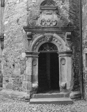Burg Falkenstein : Sitznischenportal