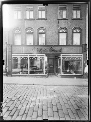 Arnstadt, Johannisgasse. Wohnhaus mit Laden (Pelzhaus Pötzsch). Straßenfront
