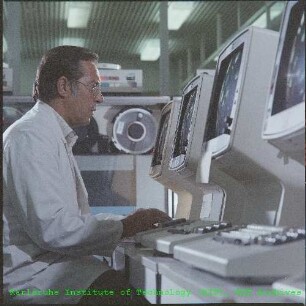 Computer-Arbeitsplatz in der Hauptabteilung Datenverarbeitung und Instrumentierung (HDI)