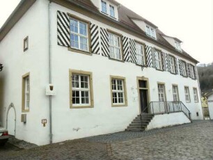 Stadtbild - Herrenmühle - Gebäude im Nordwesten über Hofbereich (Wohngebäude) - errichtet 1606 - in Übersicht