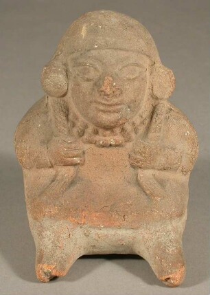 Sitzende anthropomorphe Figur