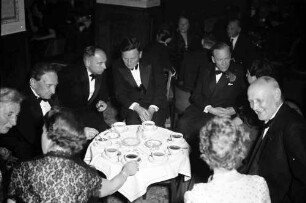 Bad Schachen: Frau Domagk, Hans v. Euler-Chelpin, H. Athenstaedt, Paul H. Müller, Henrik Dam, Gerhard Domagk