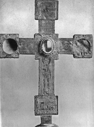 Köln, Kruzifix, Herimannkreuz, Rückseite, Diözesanmuseum, Kreuz: 2. Viertel 11. Jh., Bronze, vergoldet; Lapislazuliköpfchen, 1. Jh. n. Chr., Werden oder Köln