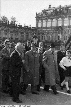 Dresden. Wjatscheslaw Michailowitsch Molotow, Außenminister der UdSSR während seines Besuches in Dresden, Oktober 1954 & Dresden. Besuch Modrows in Dresden, Oktober 1954
