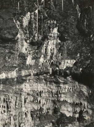 Vogtland. Syrauer Höhle. Sinterkaskaden