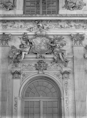 Haupttreppenhaus — Wanddekoration