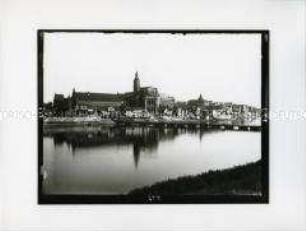 Blick auf die Marienburg und die umliegende Stadt