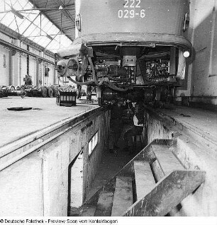Verkehrsbetriebe (Gleisbau, Tunnel Standseilbahn, Straßenbahnhof, Straßenbahnreparaturhalle, Straßenbahn in der Stadt)