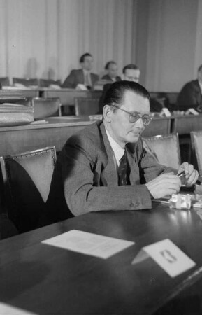 2. Kulturbundtagung im Deutschen Theater : Porträt eines Funktionärs