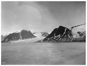 Spitzbergen. Gletscher in der Magdalenenfjord