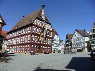 Stadtansicht - Marktplatz nach Nordwesten mit Rathaus (Fachwerk in Riegelbauweise Jahr 1441 mit späteren Veränderungen)
