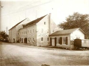 Dresden-Hosterwitz, Dresdner Straße. Gasthof "Zum Kronprinz" (Gasthof Hosterwitz); 1851). Straßenansicht