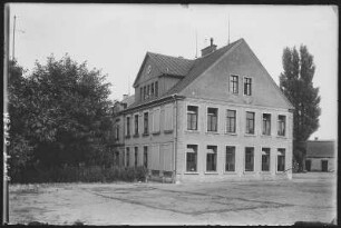 Nünchritz. Schule