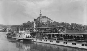 Elbedampfer Meissen mit Schloss Tetschen : Personen-Seitenraddampfer "Meissen" (1885, Werft Blasewitz) bei Decin. Blick zum Schloss Tetschen