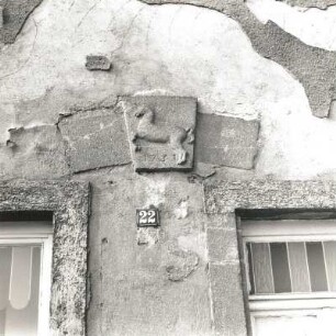 Colditz, Badergasse 22. Wohnhaus (um 1781). Fassadenteil mit Schlussstein der ehem. Posthalterei (1751)