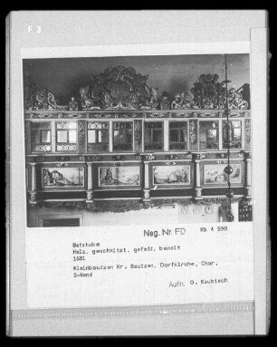 Biblische Szenen : Malschwitz-Kleinbautzen. Kirche Kleinbautzen (1675/1681, 1907 Sanierung, 2004 Sanierung). Kircheninneres. Betstube (Holz, geschnitzt, gefasst, bemalt; 1681) an der Südwand des Chores