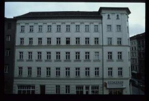 Diapositiv: Adalbertstr. 84, Naunynstr. 34, Januar 1983