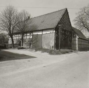 Arnsdorf bei Dresden, Käthe-Kollwitz-Straße 1. Wohnhaus (19. Jh.)