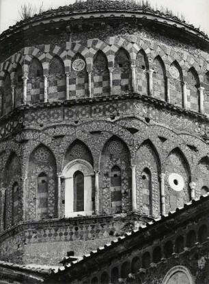 Kuppel der rom. -got. Kathedrale von Caerta Vecchia