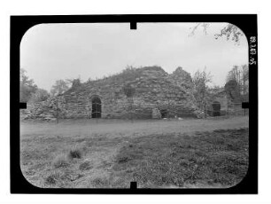 Basedow. Park (1835-1852; P. J. Lenné). Burgruine