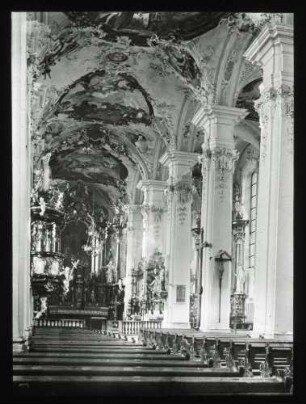 St. Georgskirche, Inneres nach Osten