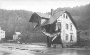 Zerstörtes Haus in Glashütte : Hochwasserkatastrophe vom 08.07.1927 im Müglitztal. Zerstörtes Haus in Glashütte (während der Streife am 13.7.27 vorbeigegangen)