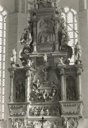 Altaraufsatz : Schultze, Andreas: Altaraufsatz (Teilansicht). Sandstein, Alabasterrelief, Holz. 1664. Cottbus, Stadtpfarrkirche St. Nikolai (sog. Oberkirche)