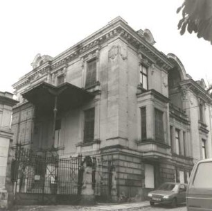 Reichenbach (Vogtland), Ackermannstraße 4. Villa. Um 1880. Straßenansicht mit Hauseingang