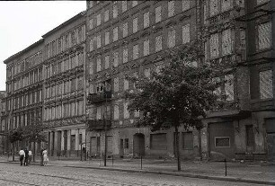 Berlin: Zugemauerte Häuser in der Bernauer Straße