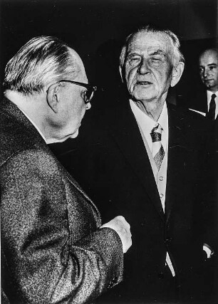 Otto Dix und Fritz Löffler in Hamburg, Dezember 1966 zur Preisverleihung