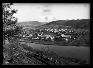 Blick über den Main auf Glashütte und Wohngebiet
