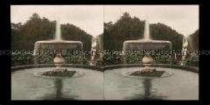 Springbrunnen mit Blick zum Tempel, Schlosspark Neustrelitz