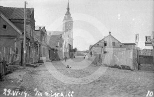 Straßenansicht Jonischken mit Kirche