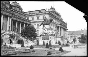 Budapest. Burggarten mit Prinz-Eugen-Denkmal