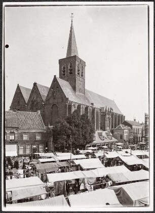 Amersfoort, Niederlande. St. Joriskirche mit Marktständen