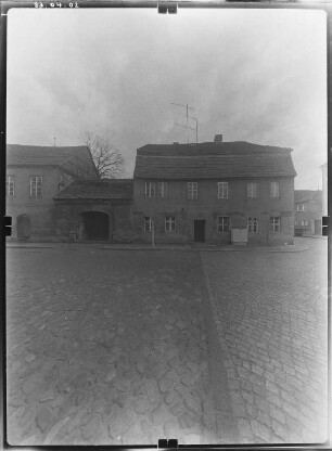 Luckau, Am Markt. Wohnhäuser. Straßenfront