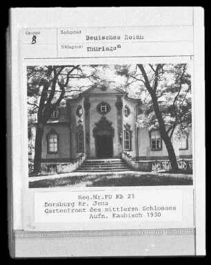 Dornburg-Camburg. Rokoko-Schloss (1736/1747, G. H. Krohne; 1816/1817 Sanierung; 2000/2006 Sanierung). Gartenfront (von Westen)