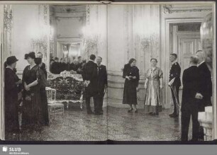 Empfang der Königin Wilhelmina der Niederlande im königlichen Schloss im Haag