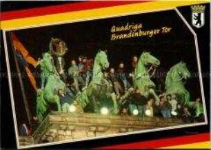 Menschen auf der Quadriga des Brandenburger Tores (Silvester 1989?)