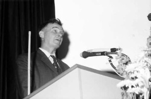 20. Tagung 1970 Chemiker; Maikäferrede: Richard L. M. Synge beim Vortrag