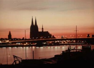 Köln, Stadtansicht am Abend