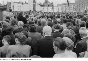 Eröffnungsgottesdienst auf dem Wilhelm-Leuschner-Platz