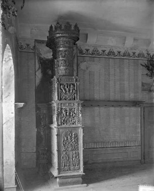 Tonofen auf Eisenunterbau aus Schloß Spangenberg